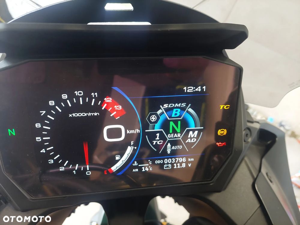 Suzuki GSX 1000 - 17