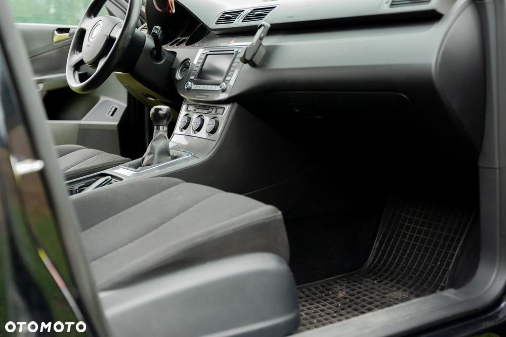 Volkswagen Passat - 9