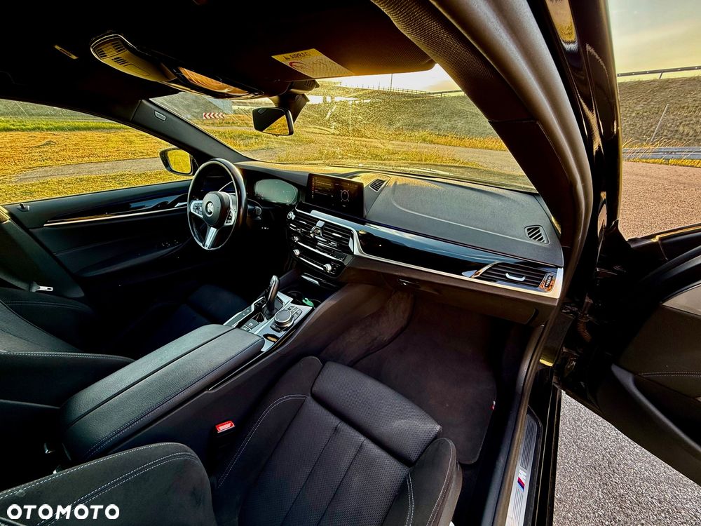 BMW Seria 5 530i xDrive M Sport sport - 13