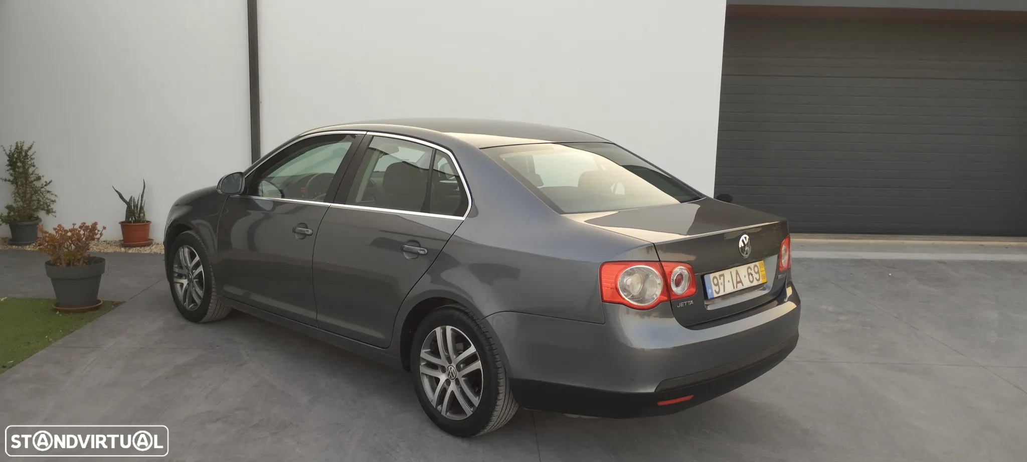 VW Jetta 1.9 TDi BlueM. Confortline - 8