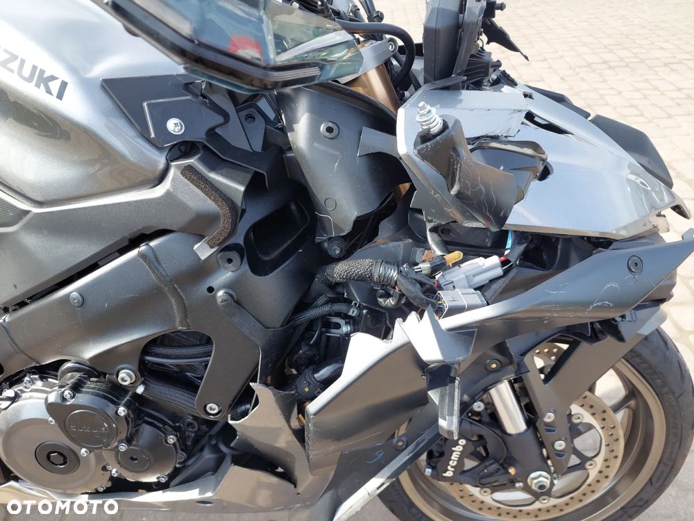 Suzuki GSX 1000 - 16