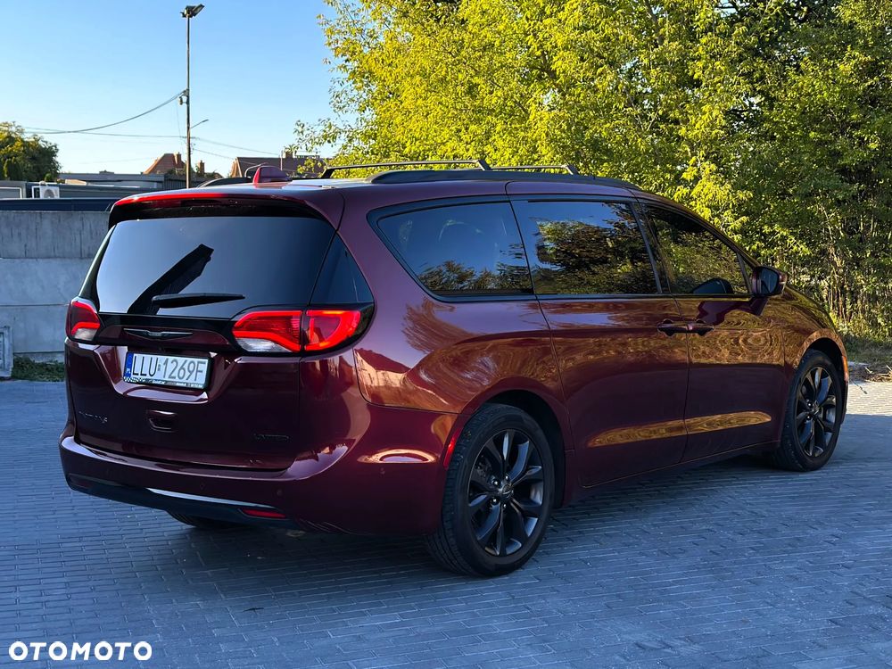 Chrysler Pacifica - 6