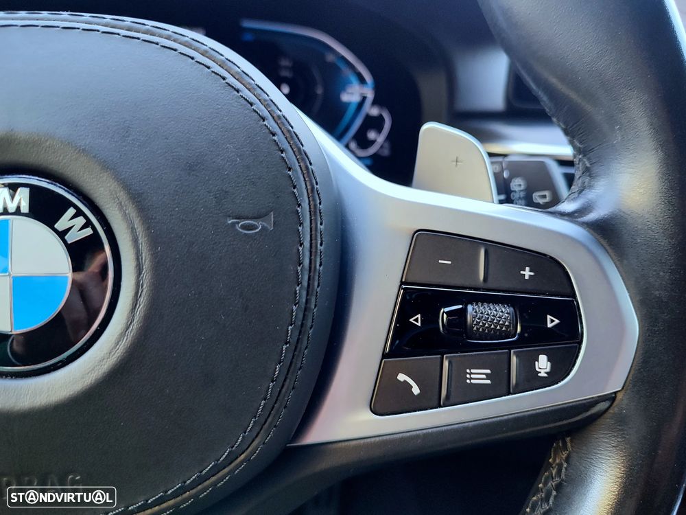 BMW 530 e Pack Desportivo M - 27