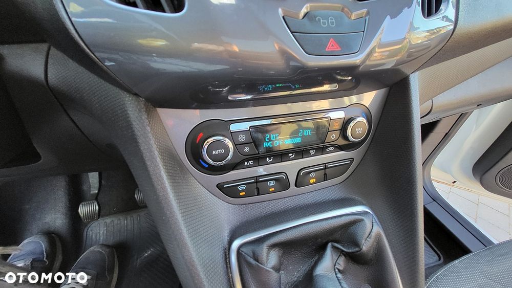 Ford Tourneo Connect 1.5 TDCi Titanium - 24