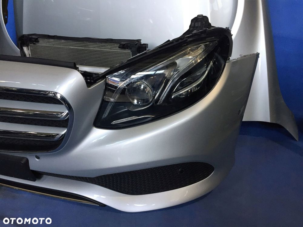 MERCEDES W213 PRZÓD MASKA BŁOTNIKI LAMPY CHŁODNICE - 4