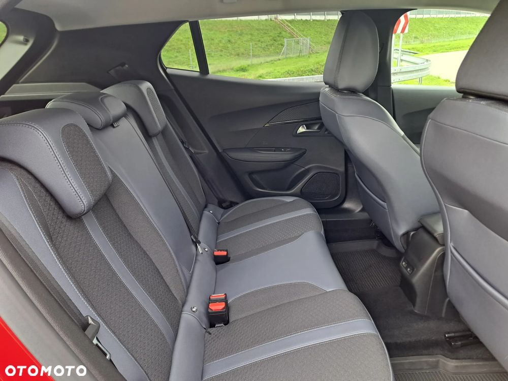 Peugeot 2008 1.2 Pure Tech GPF Allure S&S EAT6 - 21