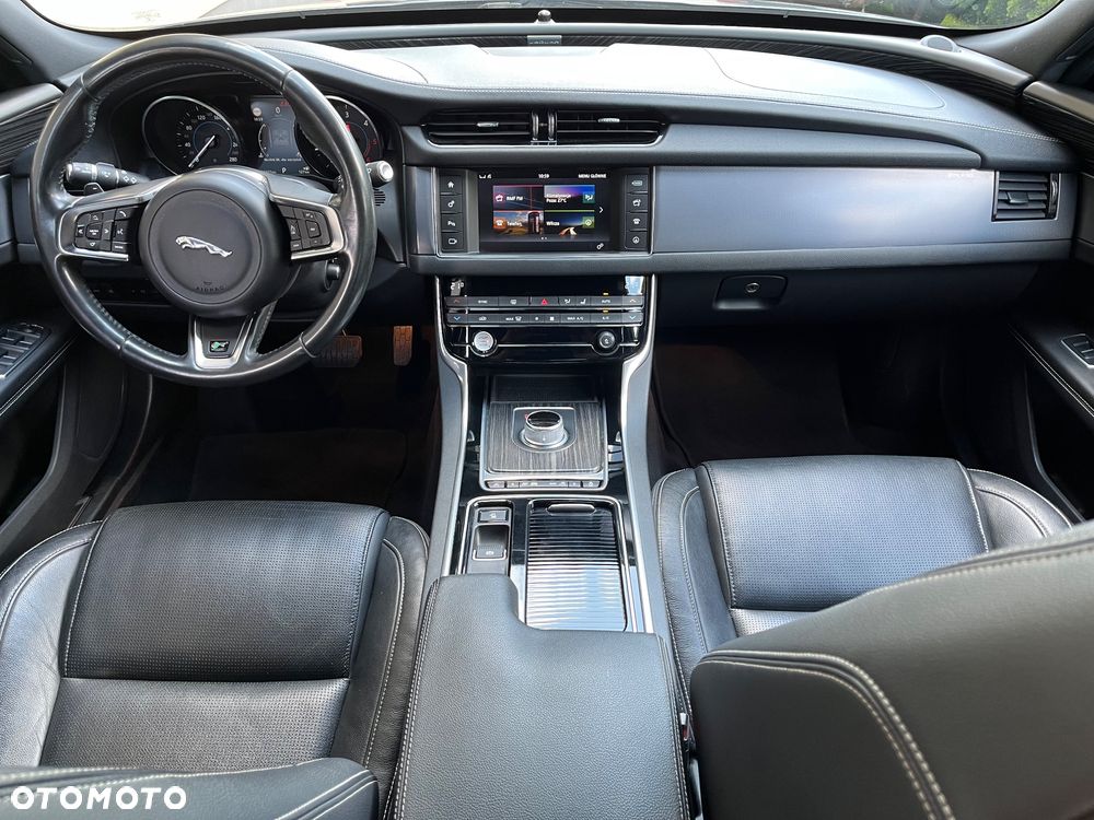 Jaguar XF 20d R-Sport - 30