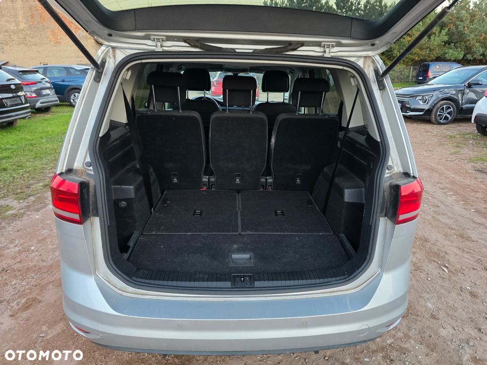 Volkswagen Touran - 11