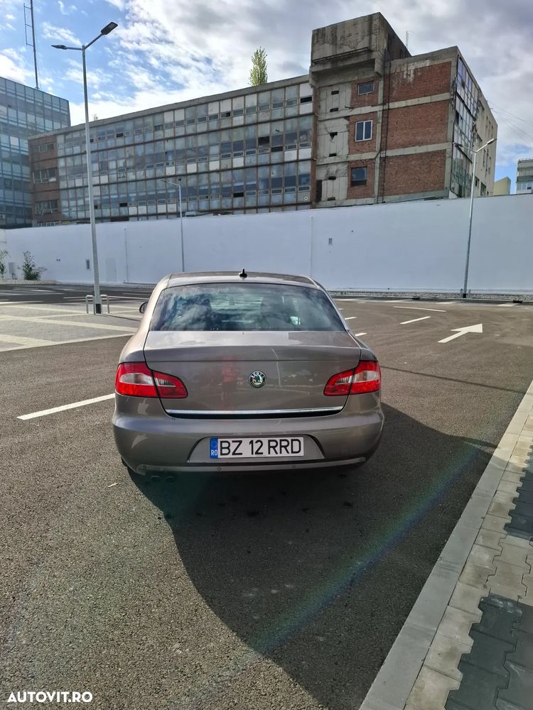 Skoda Superb 2.0 TDI DSG Elegance - 4