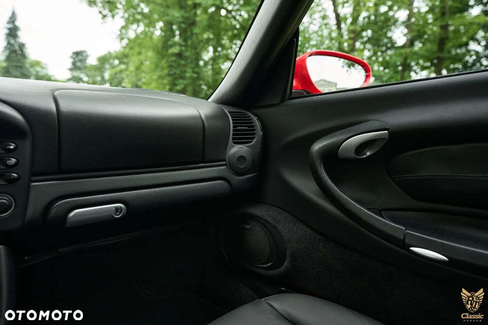 Porsche 911 Carrera - 32