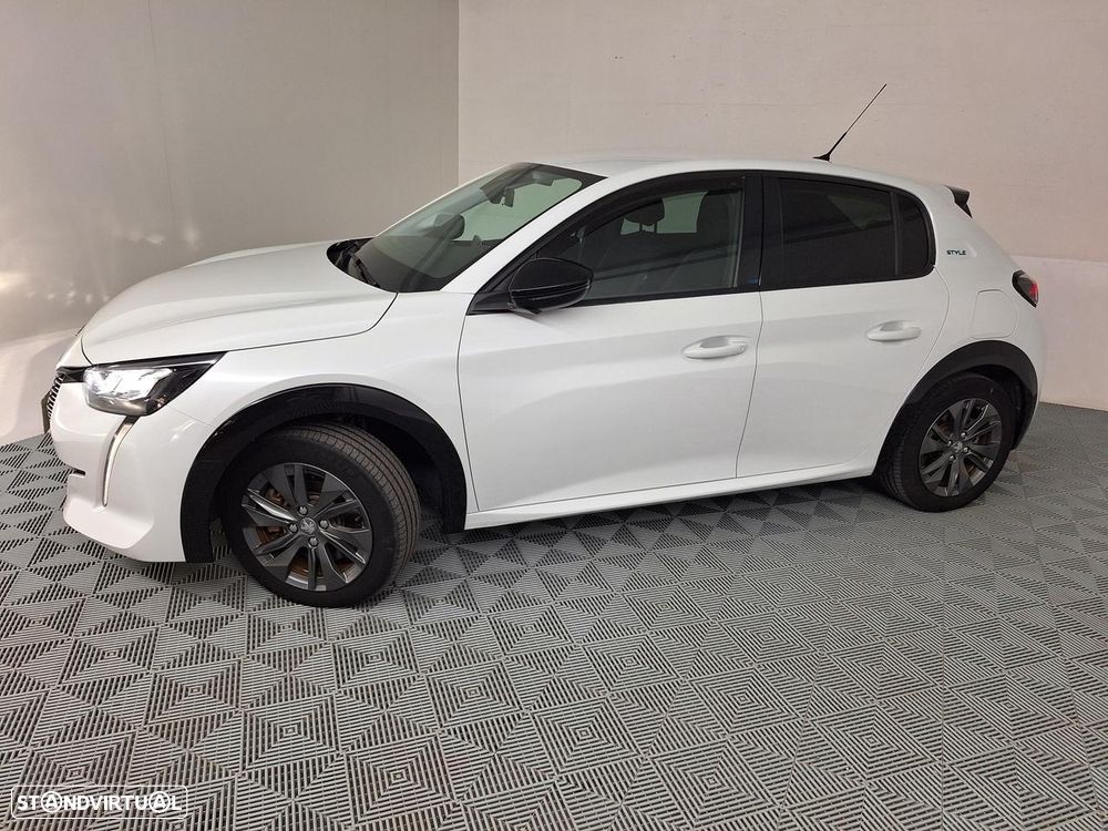 Peugeot e-208 E-Style - 24
