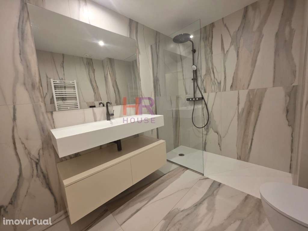 Vende-se T1 com lugar de garagem coberto e piscina comum . - Grande imagem: 3/33