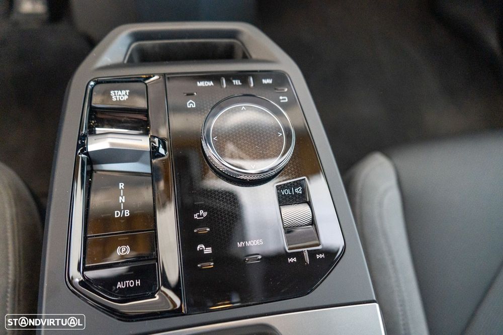BMW iX xDrive 45 Pack Desportivo - 42