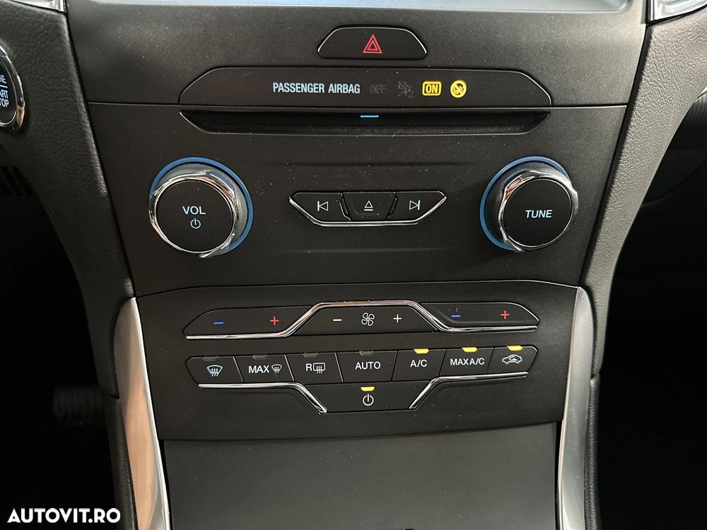 Ford S-Max - 17