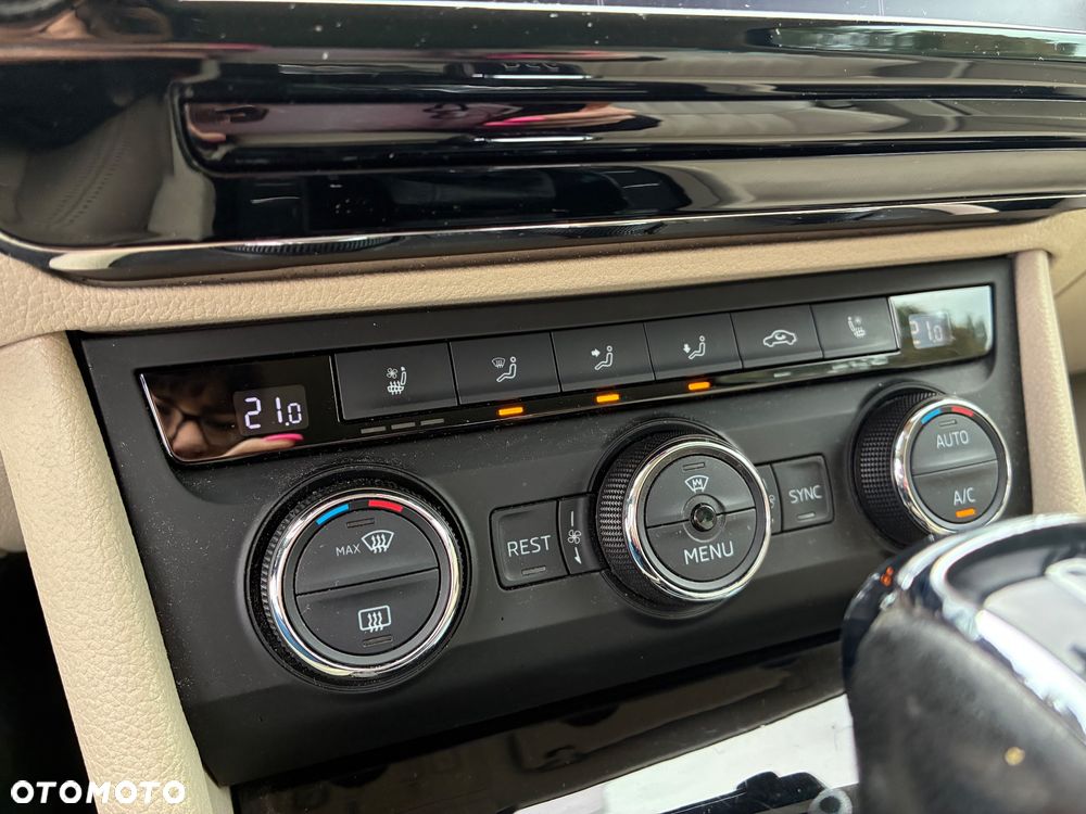 Skoda Superb 1.8 TSI L&K DSG - 23