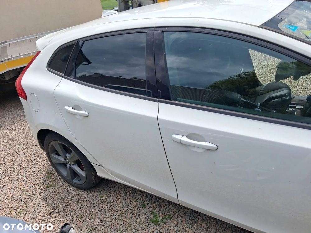 Volvo V40 D3 Drive-E SCR Momentum - 11