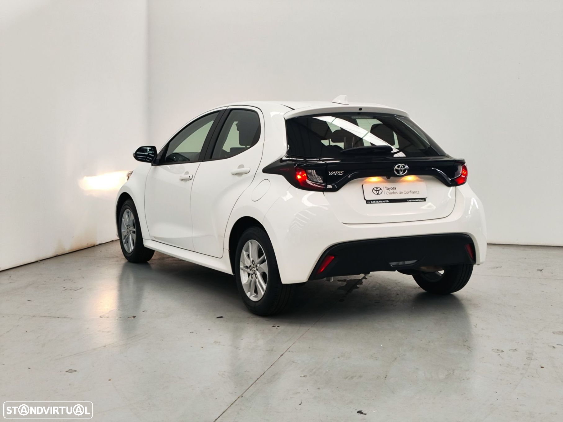 Toyota Yaris 1.0 VVT-i Comfort Plus - 2