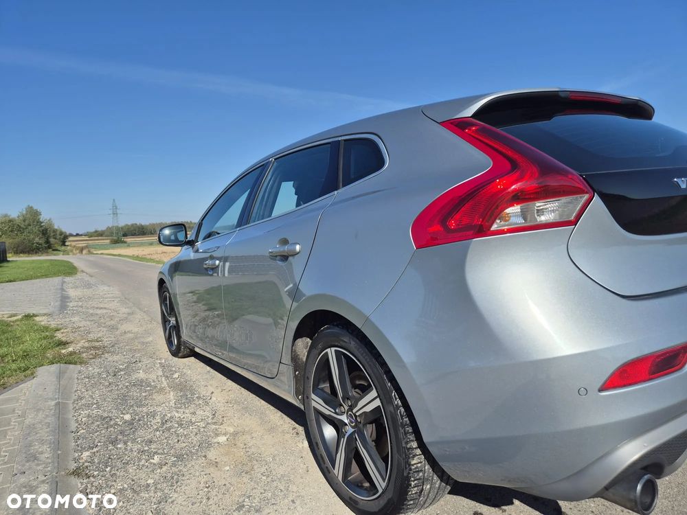 Volvo V40 D2 R-Design - 9