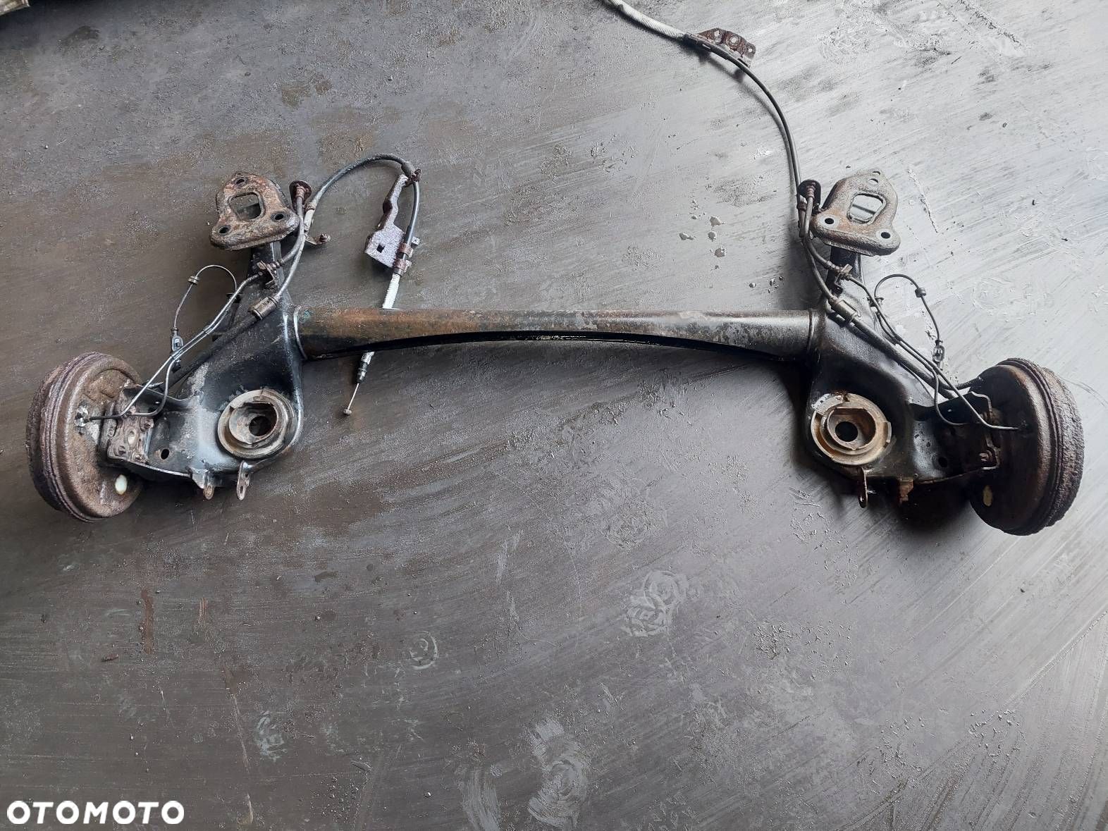 BELKA OŚ ZAWIESZENIA TYŁ BĘBNY Z ABS OPEL CORSA D - 1