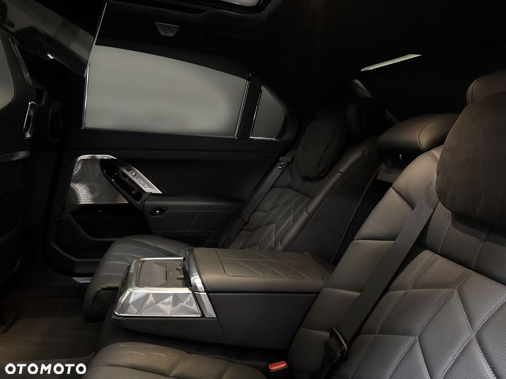 BMW Seria 7 - 18