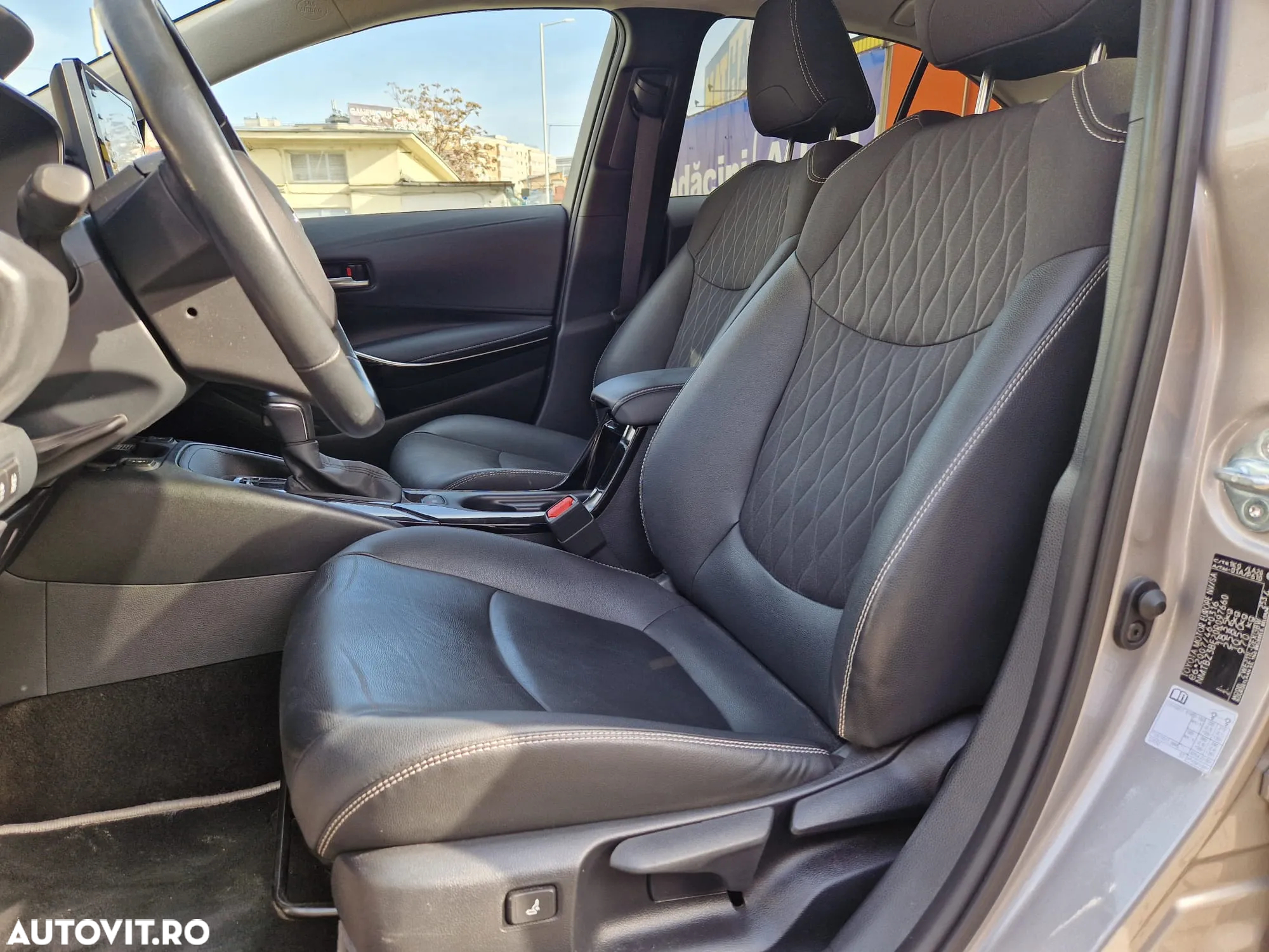 Toyota Corolla 1.8 HSD Exclusive interior Negru - 8