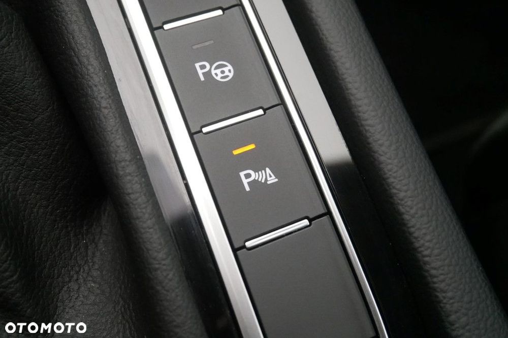 Volkswagen Passat Variant 2.0 TSI Elegance DSG - 20