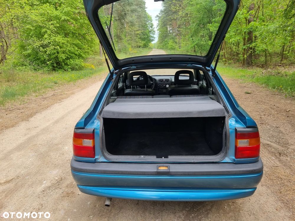 Opel Vectra 1.6 GL - 26