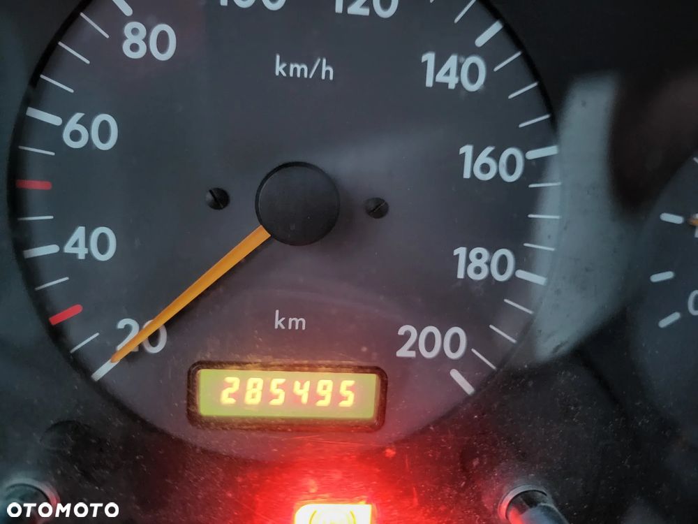 BMW Seria 5 525d - 23