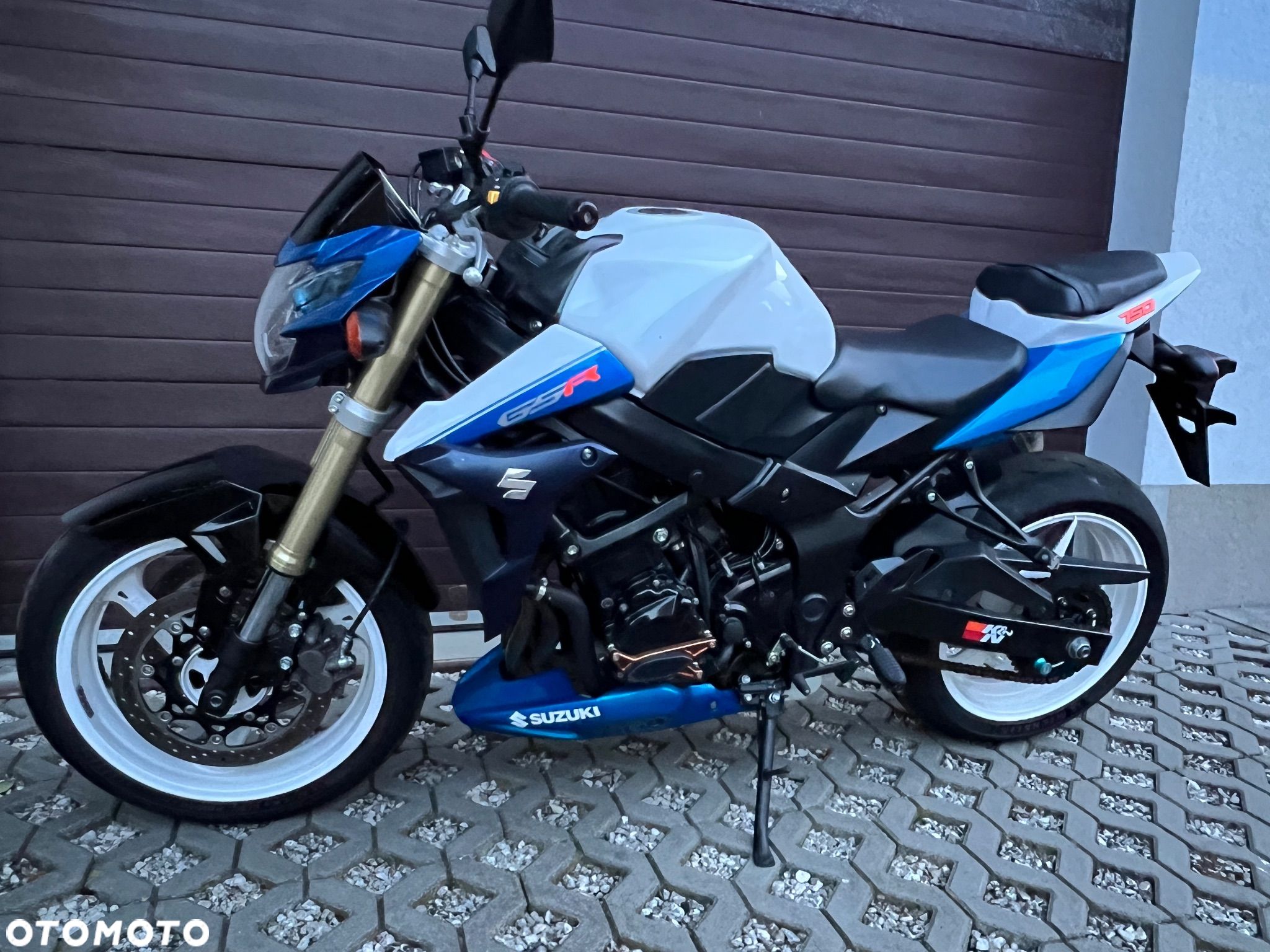 Suzuki GSR - 1