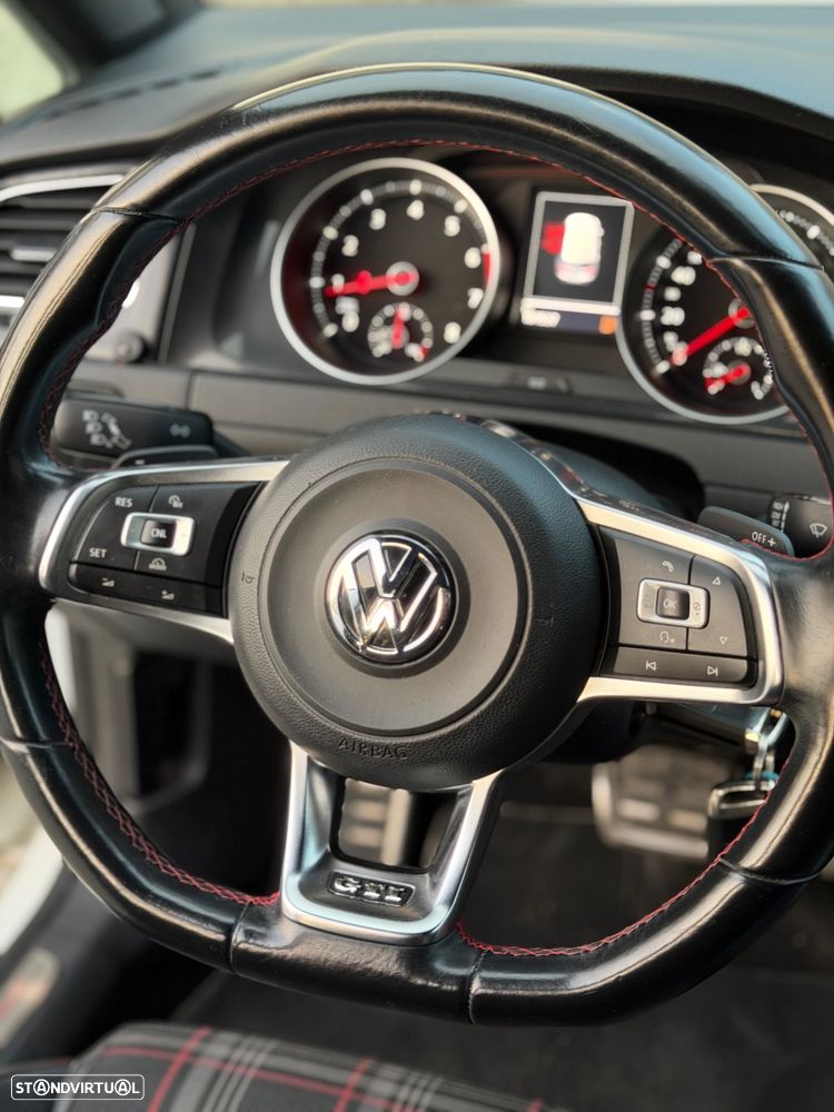 VW Golf 2.0 TSi GTi DSG - 14