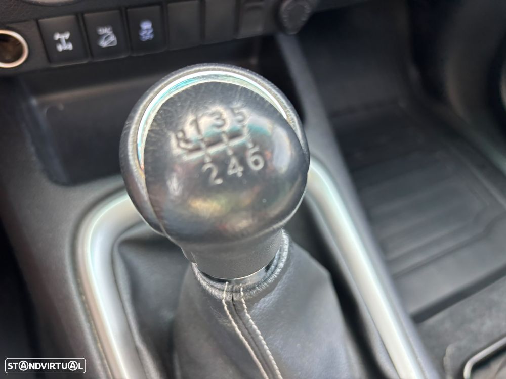 Toyota 2.4 D-4D 4WD 150cv - JLL - AC - CÂMERA - 4 LUGARES !!!! - 38