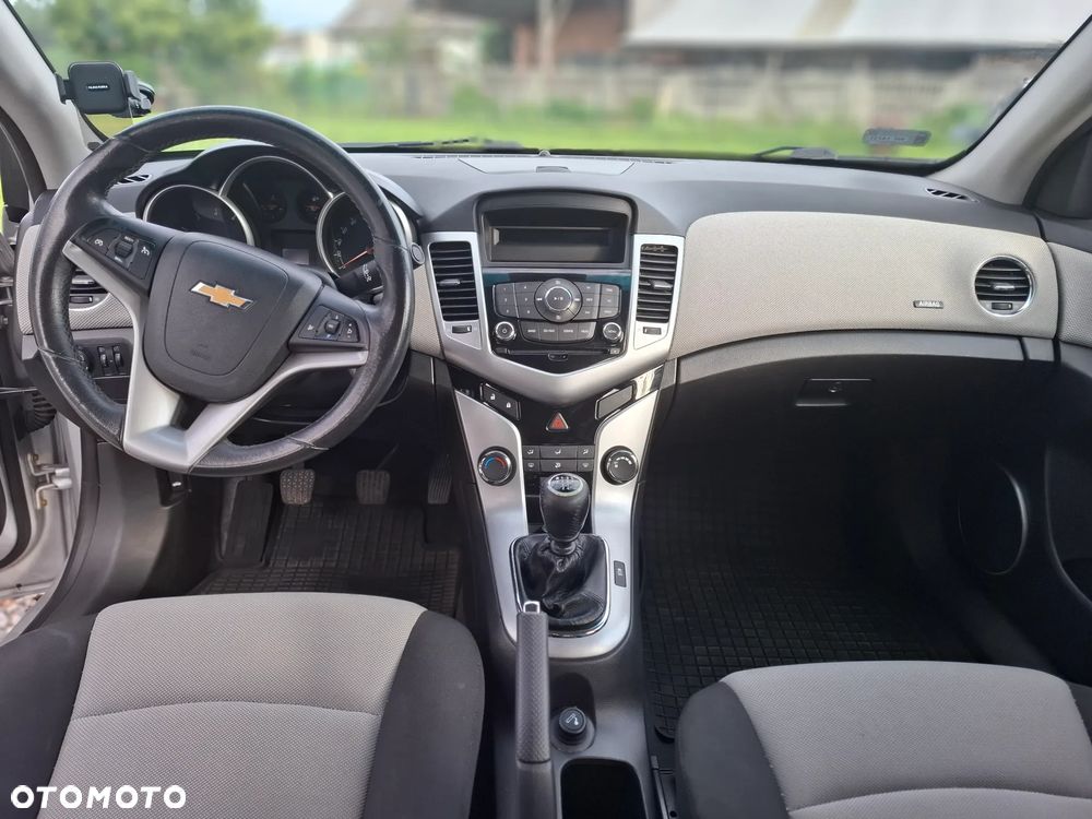 Chevrolet Cruze 1.6 LS - 15