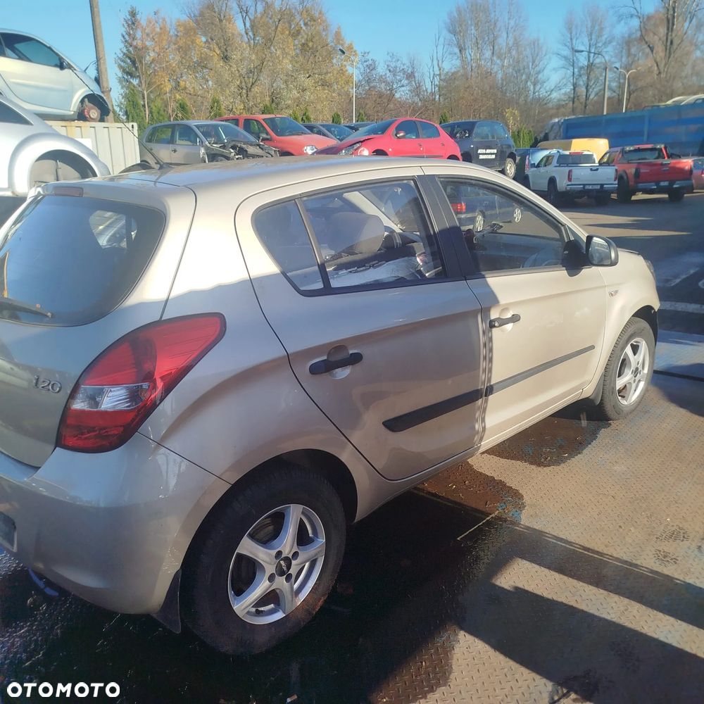 Hyundai I20  na części . - 10