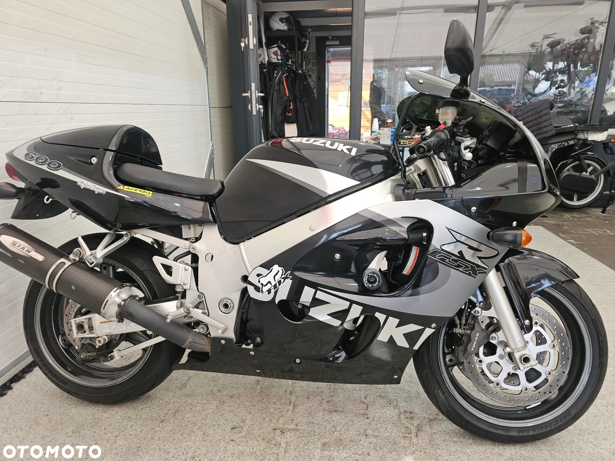 Suzuki GSX - 12