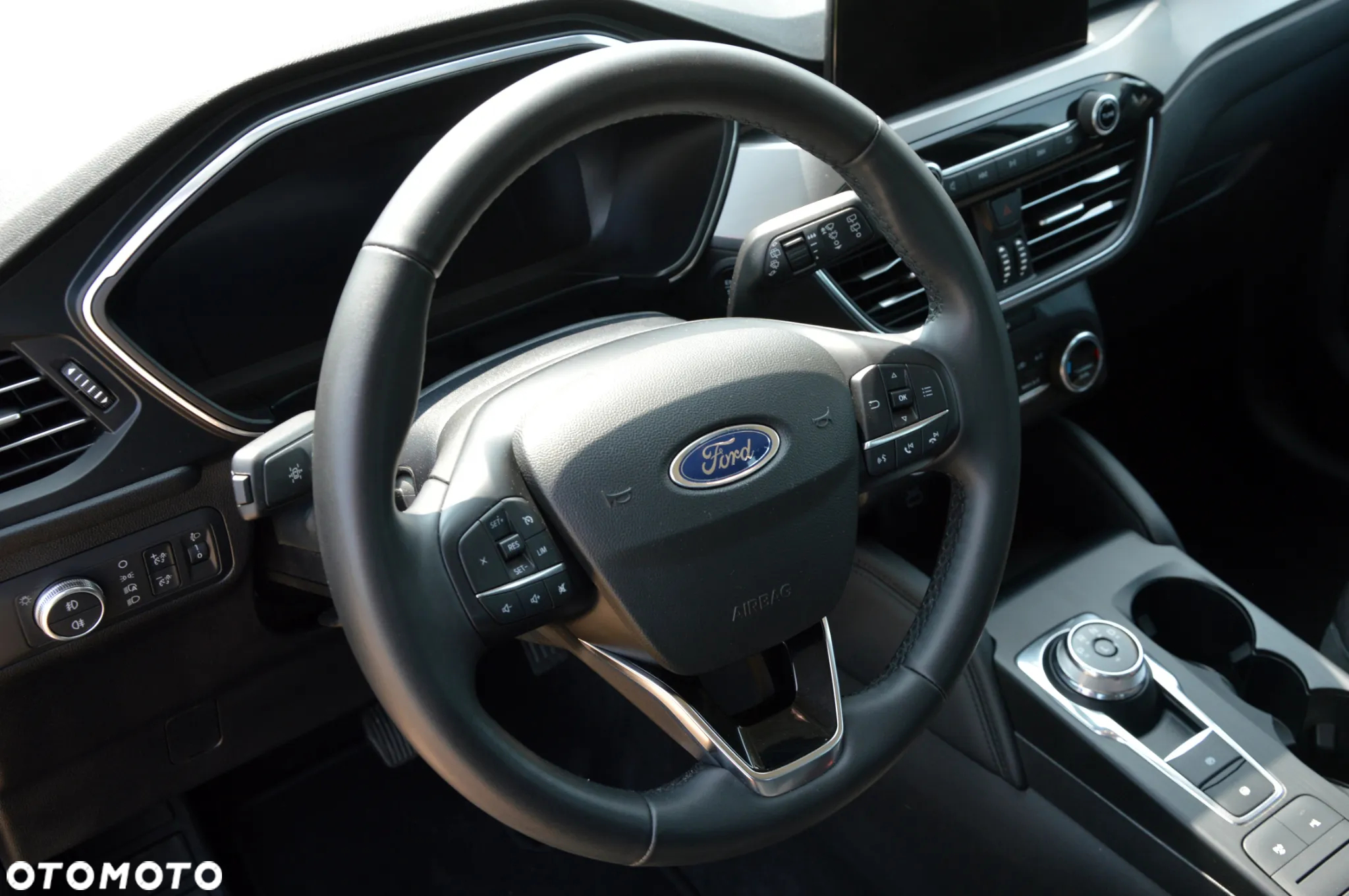Ford Kuga 2.5 Duratec FHEV TITANIUM - 32