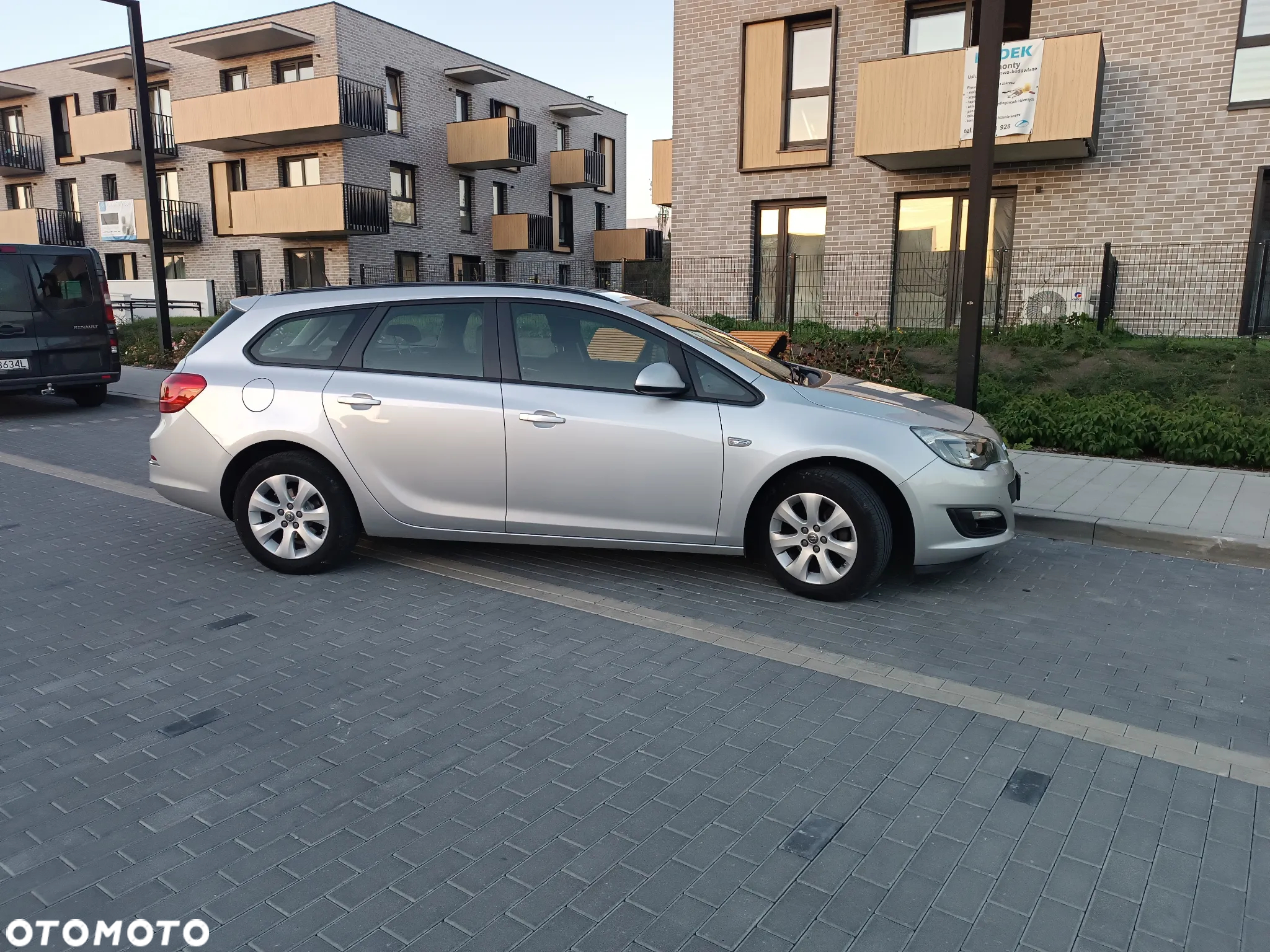 Opel Astra IV 1.4 T Cosmo EU6 - 2