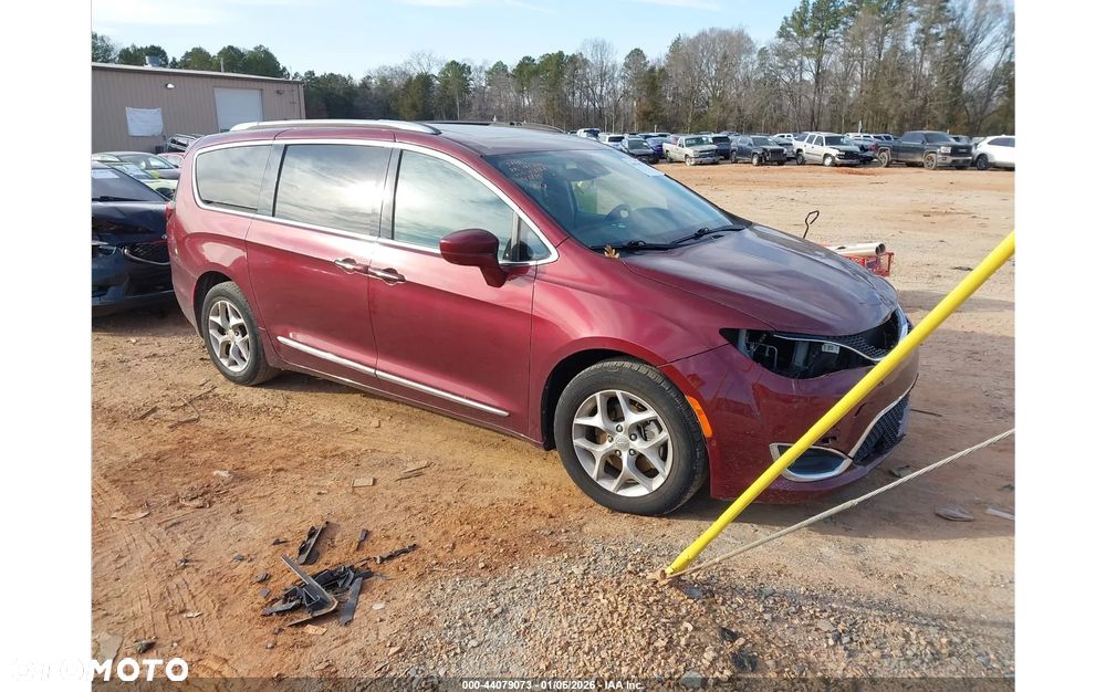 Chrysler Pacifica - 2