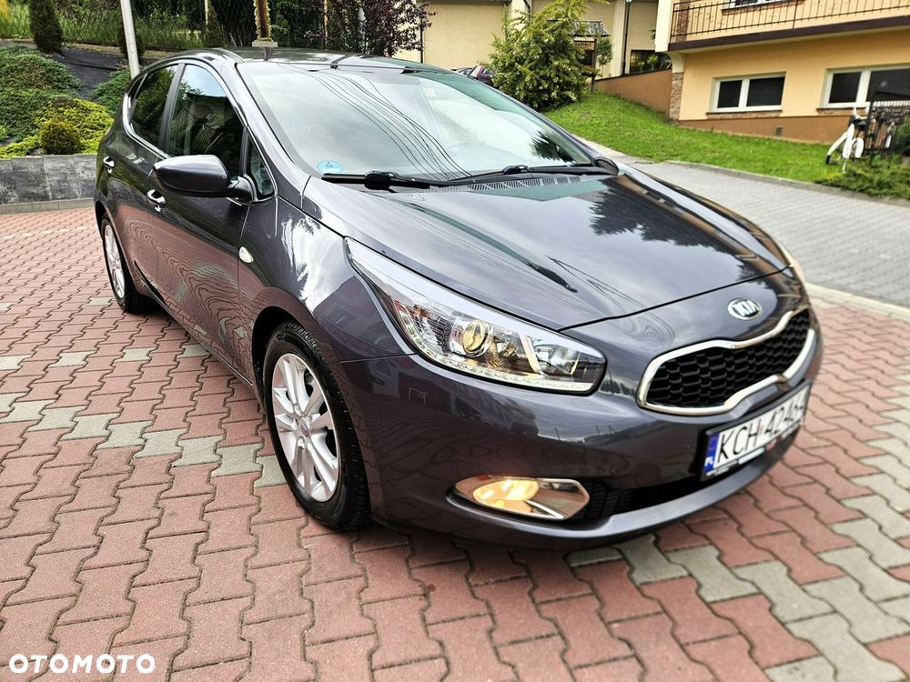 Kia Ceed 1.6 GDI ISG Dream-Team Edition - 11