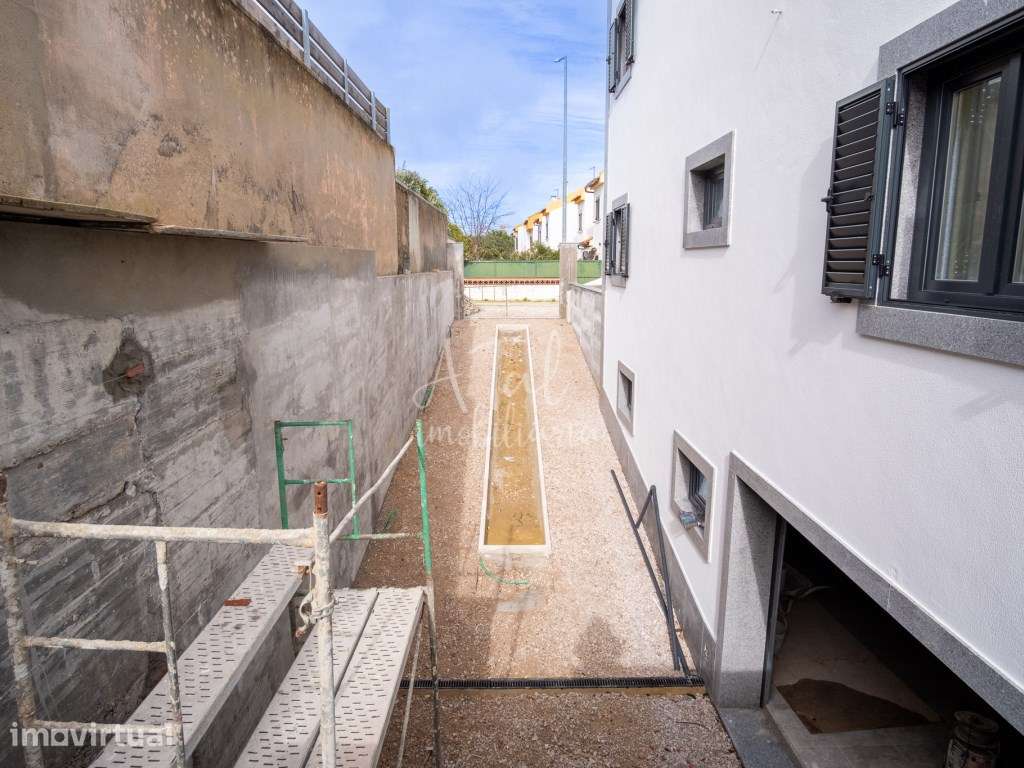 Moradia de Excelência com acabamentos Premium em Zona Privilegiada - Grande imagem: 3/35