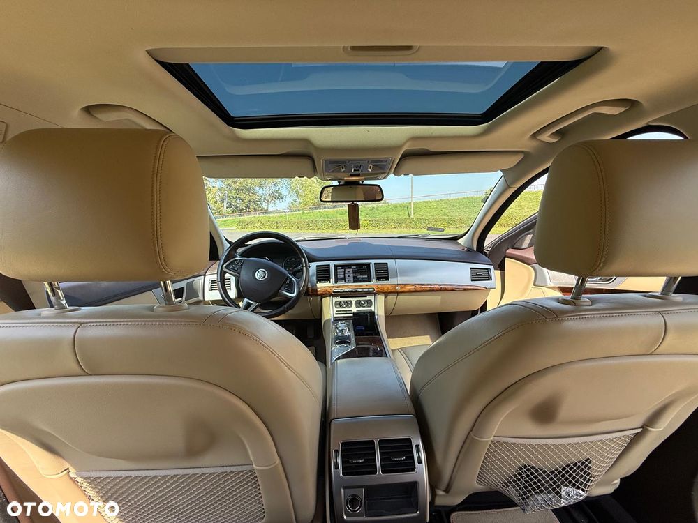 Jaguar XF 3.0 V6 D Luxury - 27