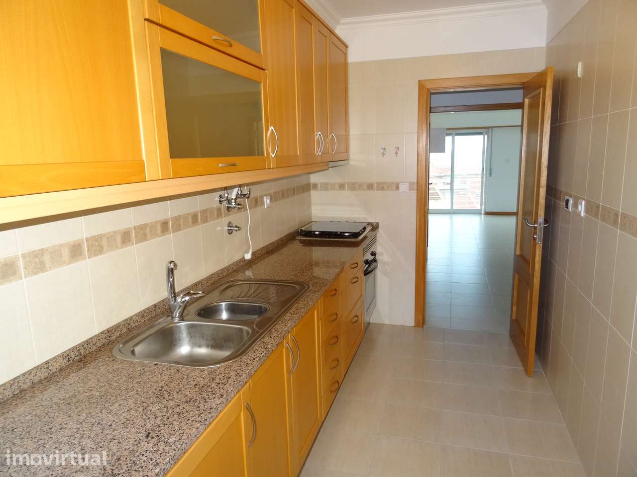 Amadora, Brandoa. Excelente apartamento de 2 assoalhadas, com garagem - Grande imagem: 5/12
