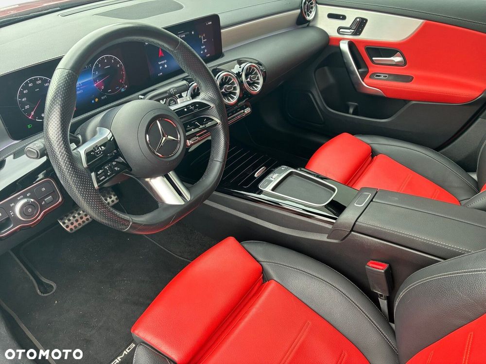 Mercedes-Benz CLA - 12