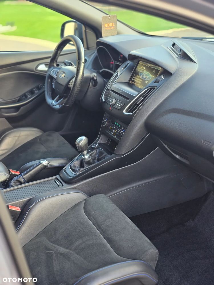Ford Focus 2.3 EcoBoost RS - 25
