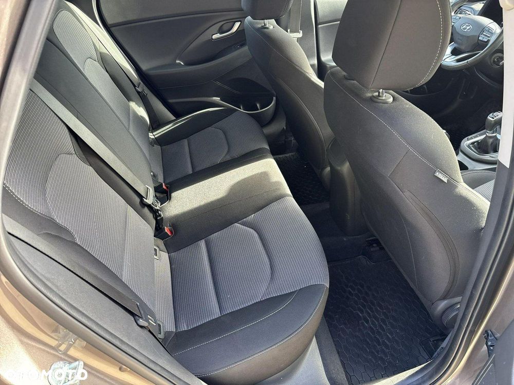 Hyundai i30 1.5 DPI Classic + - 15