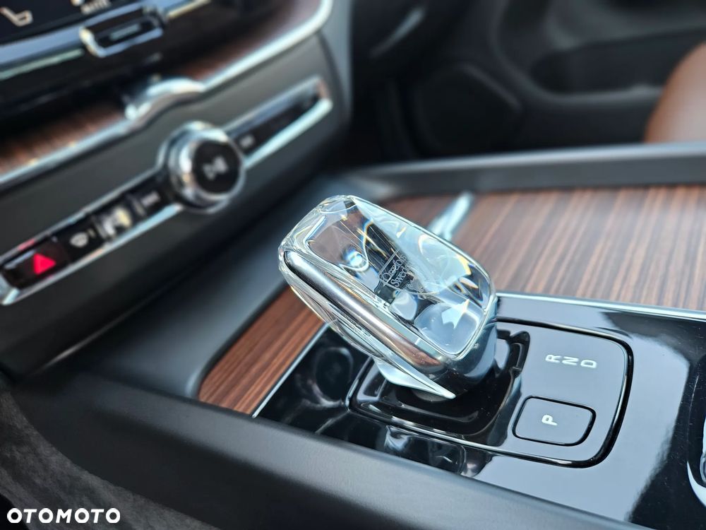 Volvo XC 60 B4 D AWD Essential - 19