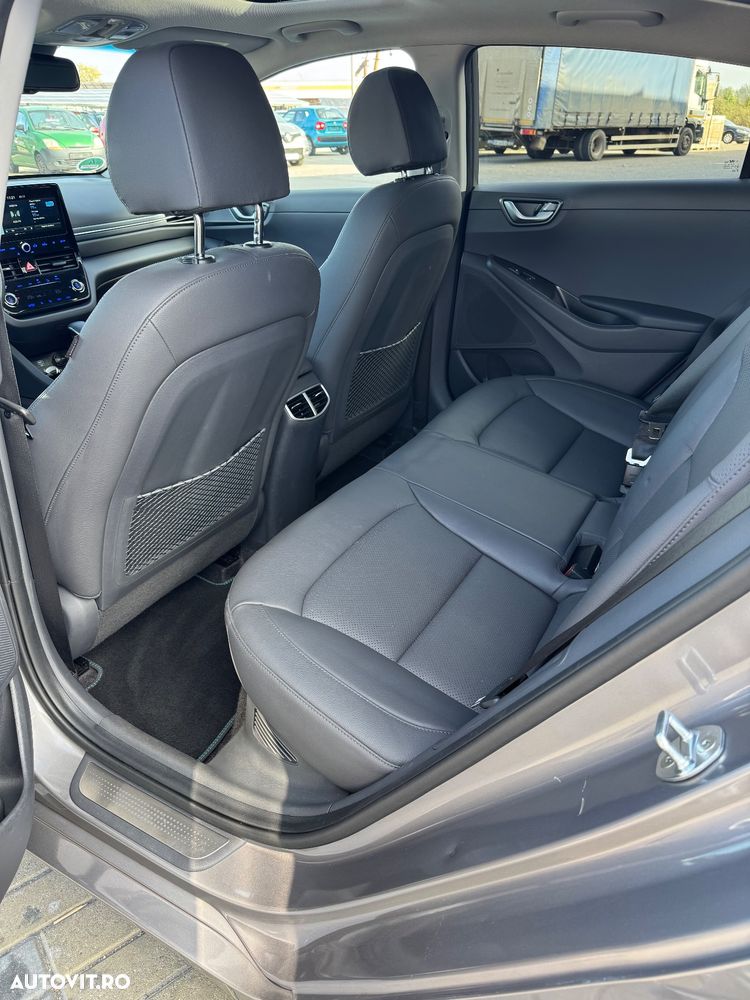 Hyundai IONIQ - 12