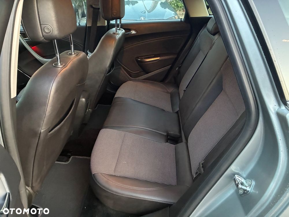 Opel Astra 1.6 Turbo Edition - 9