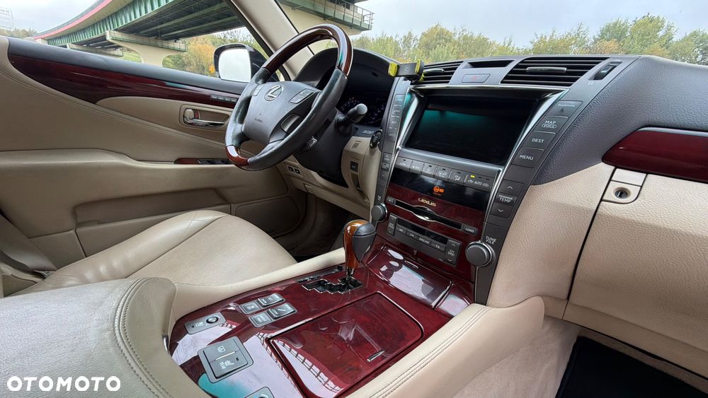 Lexus LS - 19