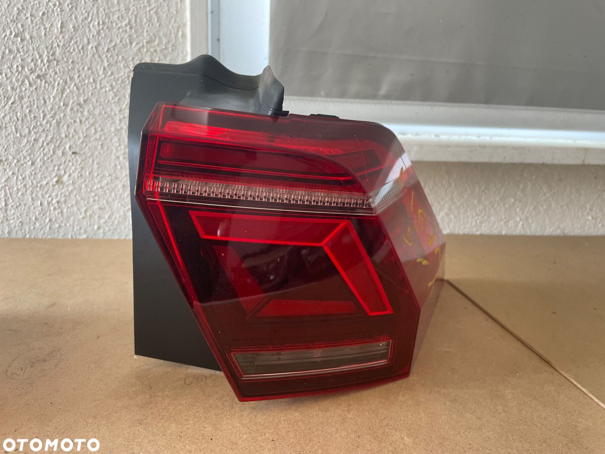 VW TIGUAN 5NA945208J lampa LED  tył tylna  IQ LIGHT prawa - 1