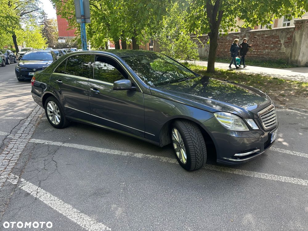 Mercedes-Benz Klasa E 250 CGI BlueEFFICIENCY 7G-TRONIC Elegance - 16